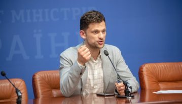Кабмін запустив «гарячу лінію» з попередження домашнього насильства