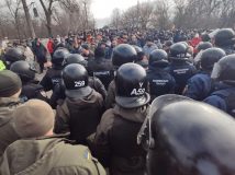 Струси мозку та накладені шви: у МВС розповіли про стан правоохоронців після сутичок у Нових Санжарах