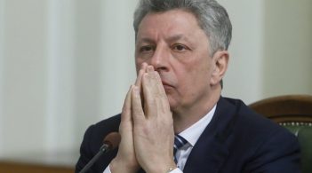 Соцопитування: на виборах президента у другий тур вийшли би Зеленський і Бойко