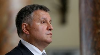 Аваков нагородив зброєю 438 людей за рік