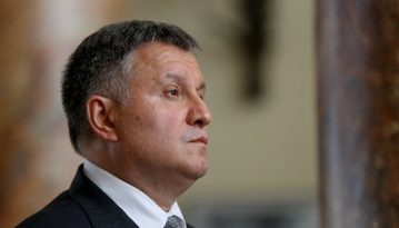 Аваков нагородив зброєю 438 людей за рік