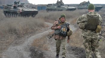 На Донбасі поранено двох українських військових