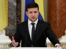 Зеленський поговорив телефоном з Путіним: у фокусі розмови – звільнення українців