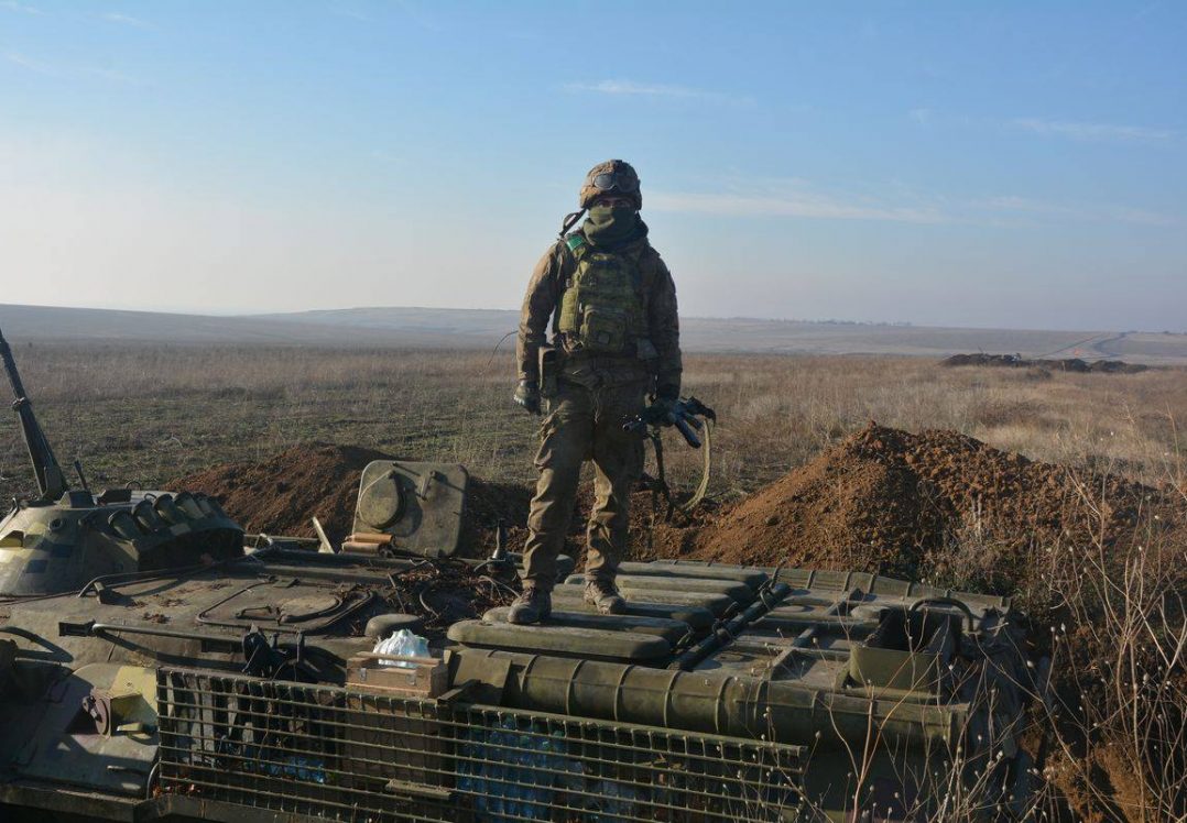 На Донбасі постраждали троє українських військових