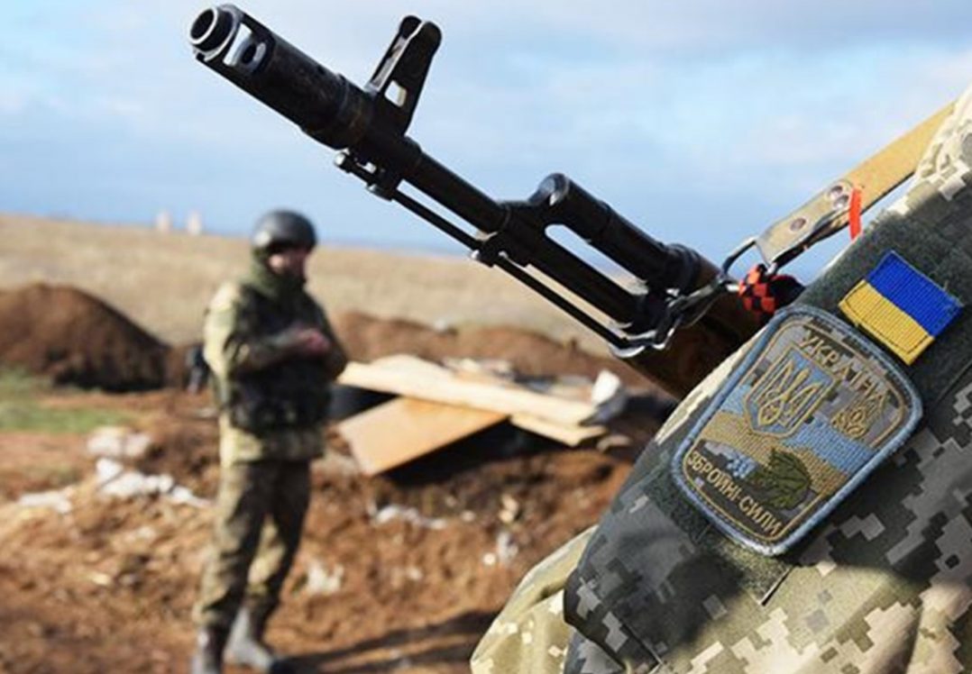 На Донбасі загинув український військовий, ще двоє постраждали
