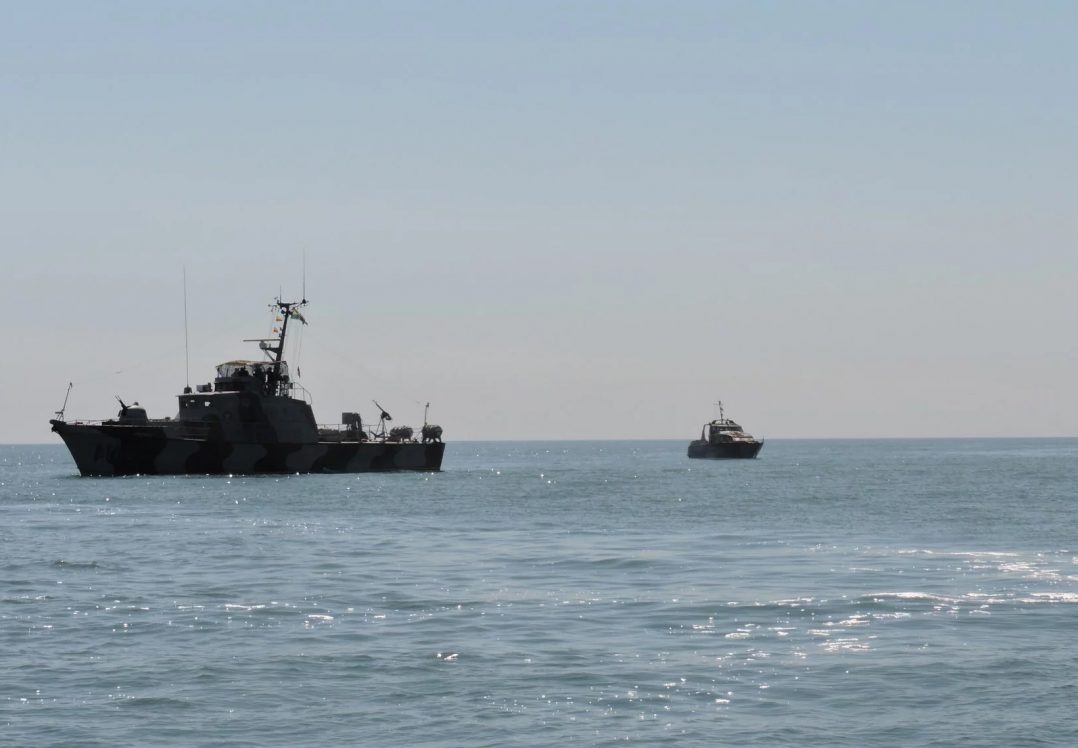 Затримані в Азовському морі українські рибалки вийшли з-під варти в анексованому Криму