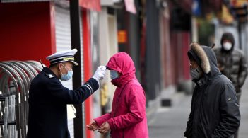 Кількість загиблих від смертельного коронавірусу перевищила 900