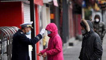 Кількість загиблих від смертельного коронавірусу перевищила 900