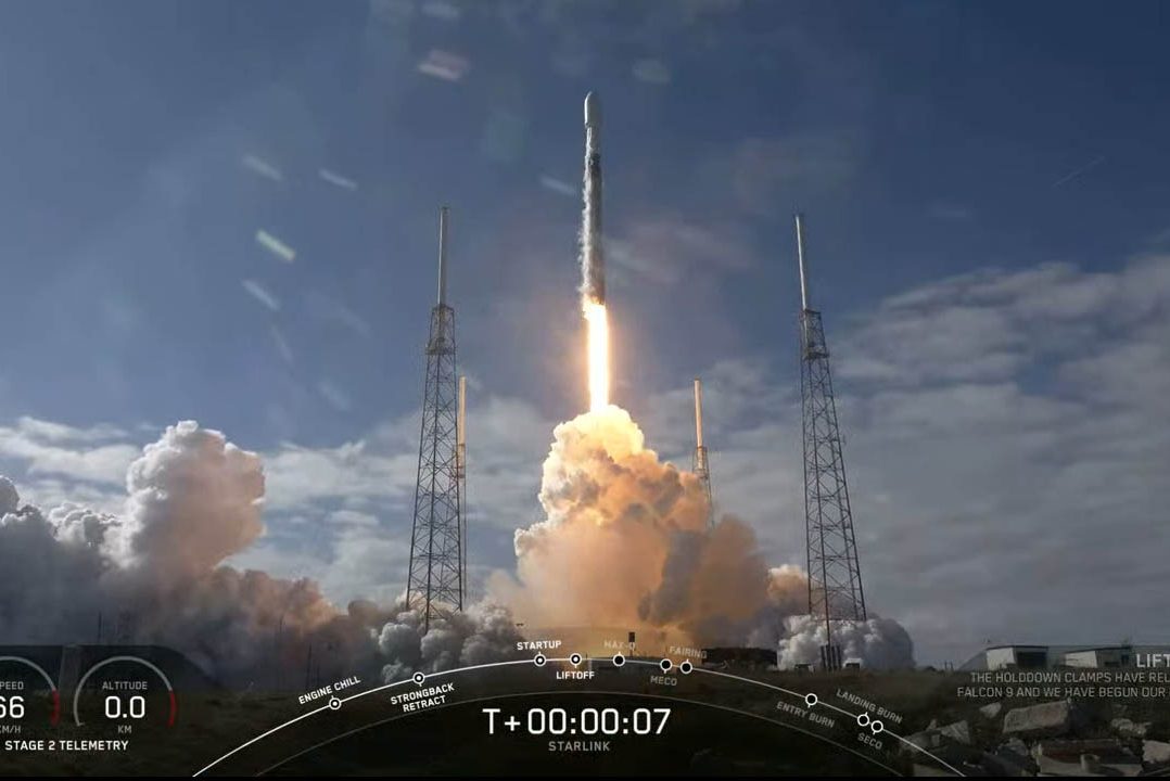 SpaceX успішно запустила на орбіту 60 супутників для роздачі інтернету