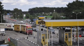 Словаччина та Румунія обмежили пропуск на свої території