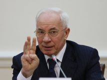 Посли ЄС вирішили зняти санкції з Азарова та Ставицького