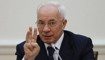 Посли ЄС вирішили зняти санкції з Азарова та Ставицького