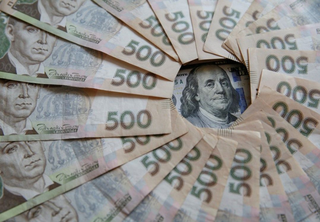 Нацбанк продав із резервів ще 200 млн доларів на підтримку гривні: паніка продовжується