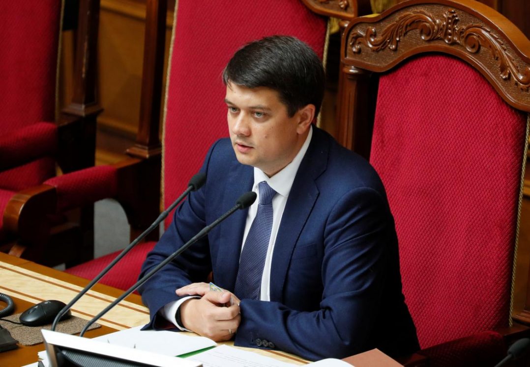 Разумков радить депутатам скасувати закордонні відрядження через коронавірус