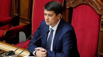 Разумков радить депутатам скасувати закордонні відрядження через коронавірус