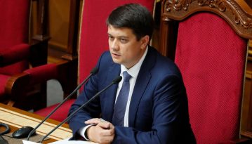 Разумков радить депутатам скасувати закордонні відрядження через коронавірус