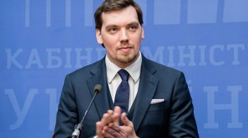 Гончарук заявив, що поки «зарано» говорити про кадрові зміни в уряді