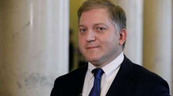 Депутата ОПЗЖ ізолювали після зустрічі у Франції з парламентарем, який заразився коронавірусом