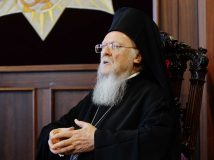 Вселенський патріарх наказав церквам припинити служби до кінця березня через коронавірус