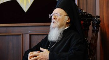 Вселенський патріарх наказав церквам припинити служби до кінця березня через коронавірус