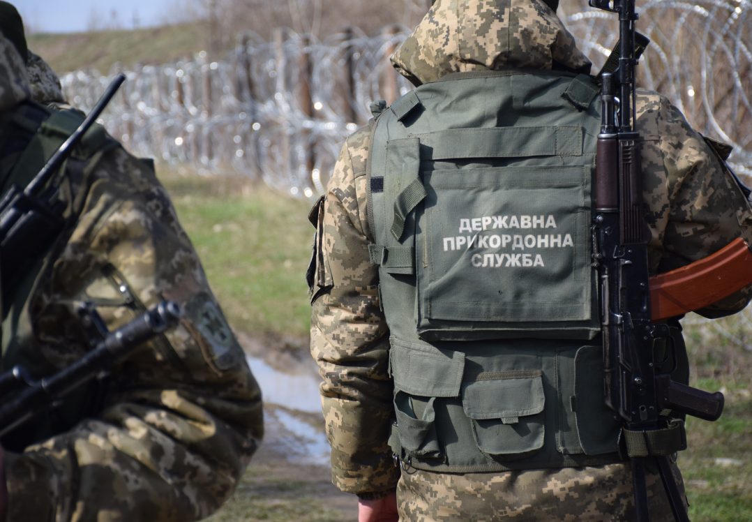 Іноземцям заборонено в’їзд в Україну, закриті близько 100 пунктів пропуску, видача віз призупинена