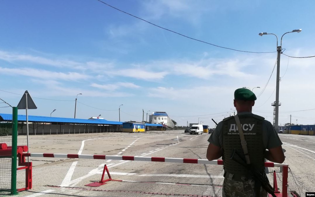 Українські прикордонники посилюють патруль на морі та в повітрі біля адмінкордону з окупованим Кримом