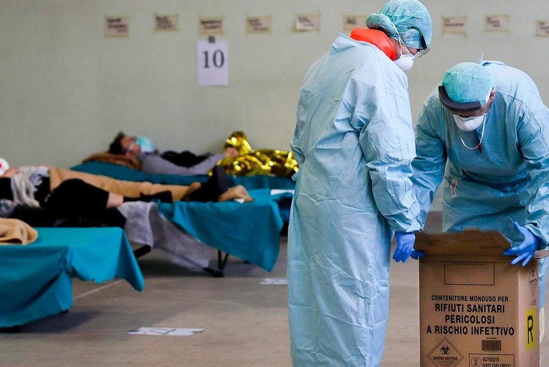 В Італії виписали з лікарні «пацієнта № 1», який заразився коронавірусом: він закликає лишатися вдома