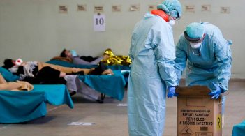 В Італії виписали з лікарні «пацієнта № 1», який заразився коронавірусом: він закликає лишатися вдома