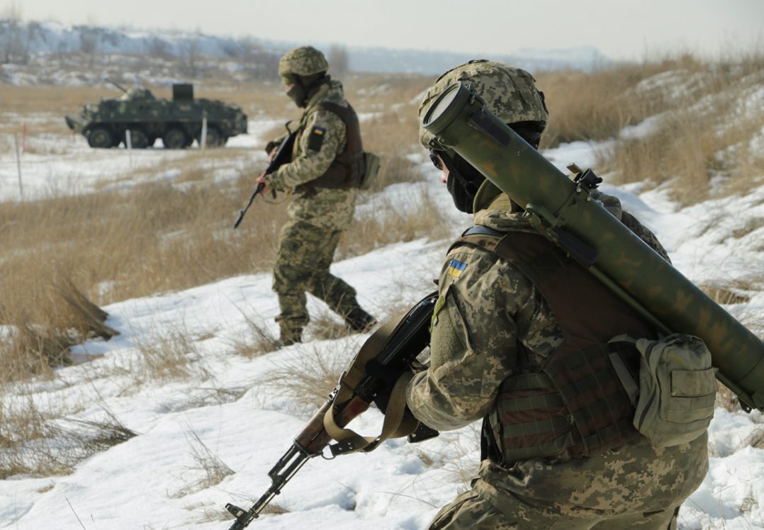Російські бойовики обстріляли цивільні будинки на Донбасі: постраждала жінка