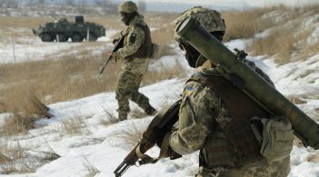 Російські бойовики обстріляли цивільні будинки на Донбасі: постраждала жінка