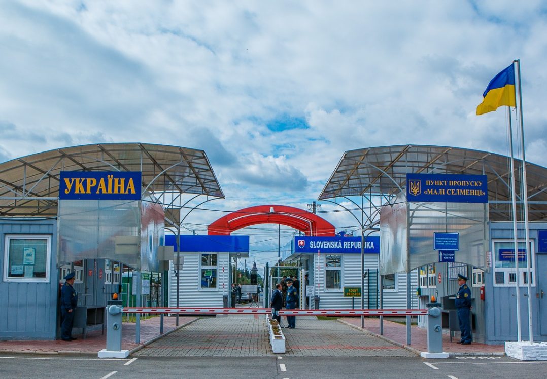 Україна закриє кордон для іноземців через 48 годин