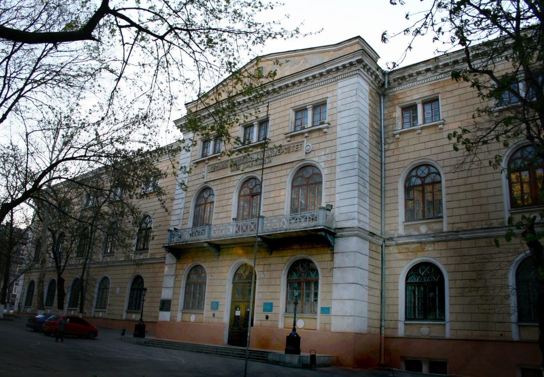 Студенти одеського вишу протестують через відключення опалення та гарячої води