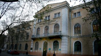 Студенти одеського вишу протестують через відключення опалення та гарячої води