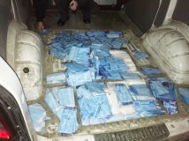 Прикордонники затримали українця, який намагався вивезти до Польщі 10 тис. медичних масок