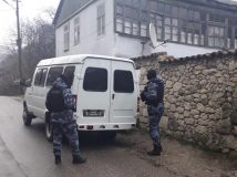 Російські окупанти проводять обшуки у кримських татар у Бахчисараї
