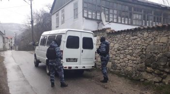 Російські окупанти проводять обшуки у кримських татар у Бахчисараї