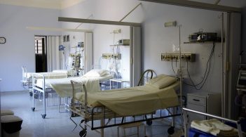 «Нова пошта» безкоштовно доставлятиме допомогу лікарням та військовим