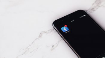 Facebook видалив мережу фейкових сторінок, ймовірно, пов'язану з російською «фабрикою тролів»