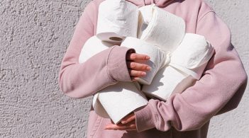 Чому люди масово скуповують туалетний папір? Науковці назвали чотири причини