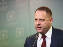 Петиція до Зеленського з вимогою звільнити Єрмака набрала необхідні 25 тис. підписів