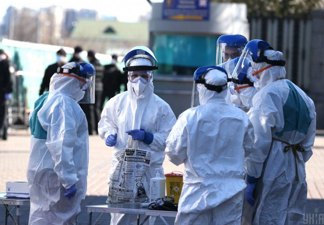 В Україні зафіксовано 942 випадки коронавірусу, 138 – за останню добу