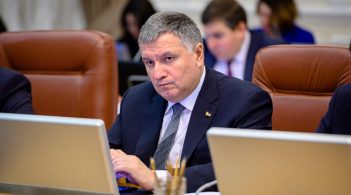 Аваков: послаблення карантину відбудеться не раніше 15 травня