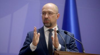 Прем'єр-міністр: «Ми продовжимо карантин мінімум до 11 травня, але протистояти коронавірусу доведеться найближчі два роки»
