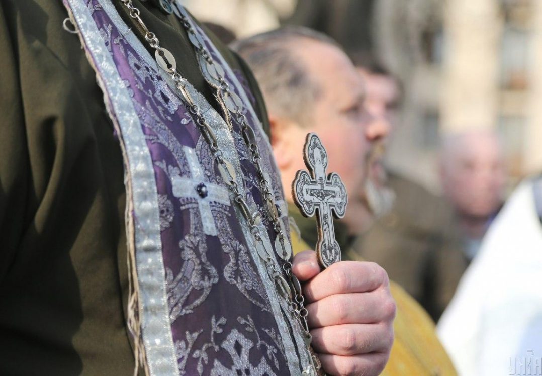 У Чернівецькій області хворий на COVID-19 священник відмовляється самоізолюватися