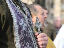 У Чернівецькій області хворий на COVID-19 священник відмовляється самоізолюватися