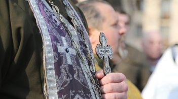 У Чернівецькій області хворий на COVID-19 священник відмовляється самоізолюватися