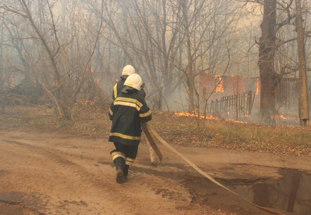 У Чорнобильській зоні ще тліють пеньки, але відкритого вогню немає