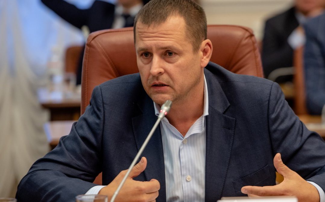 «Господь Бог не допоможе»: мер Дніпра пригрозив церквам відключити світло й воду та перекопати дороги