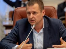 «Господь Бог не допоможе»: мер Дніпра пригрозив церквам відключити світло й воду та перекопати дороги
