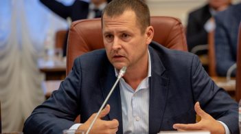 «Господь Бог не допоможе»: мер Дніпра пригрозив церквам відключити світло й воду та перекопати дороги